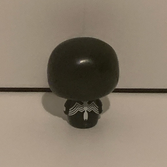 🕸️ [4/$25] FUNKO PINT SIZE HEROES SPIDER-MAN BLACK SUIT MINI FIGURE 🕸️ - Picture 2 of 3